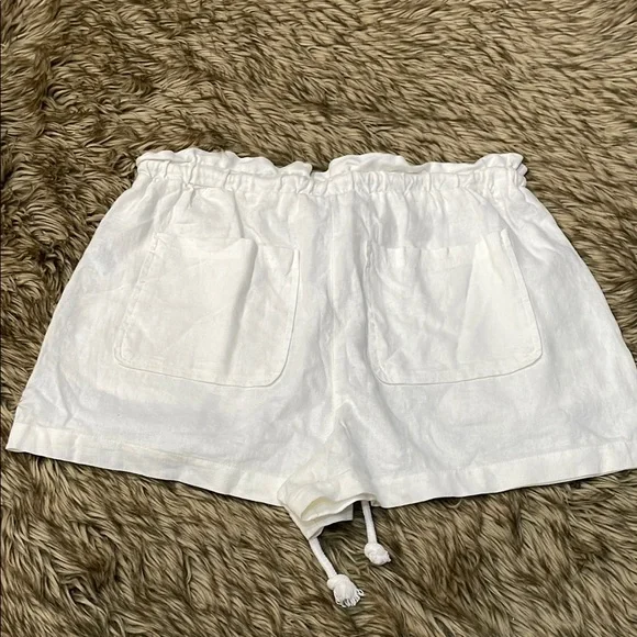 Universal Thread White Cargo Shorts Relaxed Fit - Picture 2 of 5